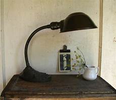 Gooseneck lamp