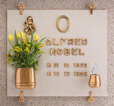Oval bracket lamp